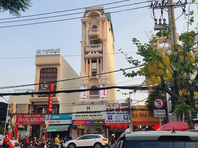 Cho thuê mặt bằng và lầu 1 lầu 2 mặt tiền  Đường nguyễn thị thập quận 7 3