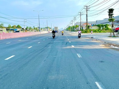 Cần tiền cho con đi du học nên tôi cần bán gấp lô đất thổ cư, SHR, công chứng sang tên ngay. 3