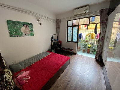 Bán nhà tập thể nghĩa tân 80m2, 2ngủ, 1 khách, 1 bếp, 3wc,1 tum phơi đồ, 1.5 tỷ 2