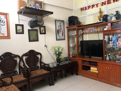 Bán nhà tập thể nghĩa tân 80m2, 2ngủ, 1 khách, 1 bếp, 3wc,1 tum phơi đồ, 1.5 tỷ 0
