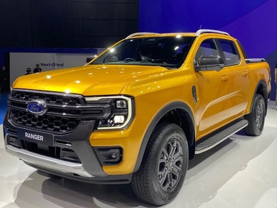 Ford Ranger 2023 đủ màu đủ phiên bản giao ngay các giá theo các phiên bản 2