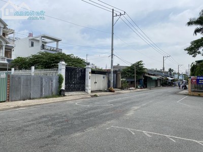 Bán gấp nhà 4 tầng mt đường 20m, 88m2, 4m x 22m, giá 12.9 tỷ, rẻ nhất khu vực 2