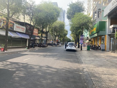 Bán khách sạn mặt tiền đường - thu nhập kim cương hơn 300tr/tháng , mỏ vàng trung tâm quận 5 . 3