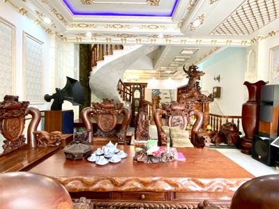 Gấp gấp bán biệt thự cao cấp đông hoà dĩ an. 179m, 1 hầm 4 lầu giá 16 tỷ. 1