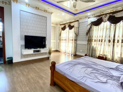 Gấp gấp bán biệt thự cao cấp đông hoà dĩ an. 179m, 1 hầm 4 lầu giá 16 tỷ. 3