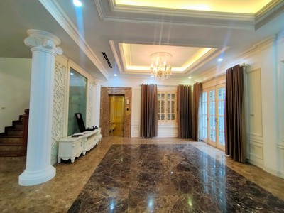 Giảm sốc 8 tỷ, bán gấp, biệt thự vip kđt việt hưng, phòng gym, bể bơi, dt 202m2 x 5t, giá 30 tỷ. 0