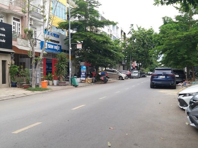 Bán nhà mặt tiền đường cao đức lân, p.an phú, tp.thủ đức. diện tích 80m 4x20 . nhà xây 1 trệt, 1 1