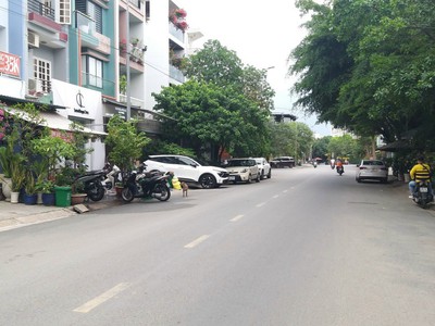 Bán nhà mặt tiền đường cao đức lân, p.an phú, tp.thủ đức. diện tích 80m 4x20 . nhà xây 1 trệt, 1 0