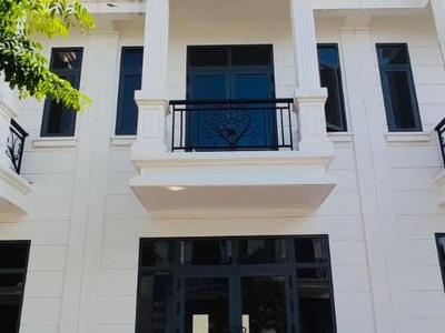 Bán nhà chính chủ, SHR   giá 2,525 tỷ  100 , sát mặt tiền đường DT747B- ngay ngã tư miếu ông Cù 2