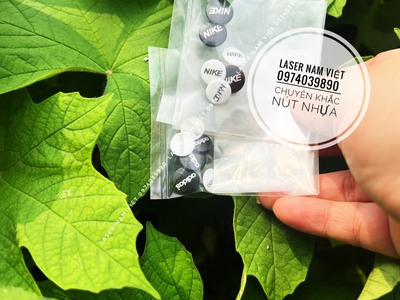 Nhận gia công khắc logo trên nút nhựa, kim loại, KHẮC LASER THEO YÊU CẦU 0