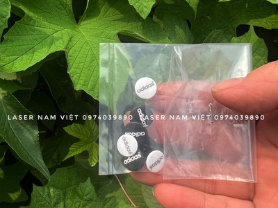 Nhận gia công khắc logo trên nút nhựa, kim loại, KHẮC LASER THEO YÊU CẦU 8