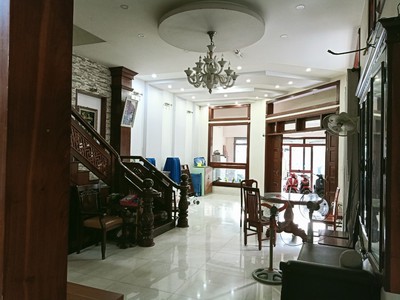 Nhà diện tích khủng   nội thất gỗ   thuoc phường trường thọ, tp thủ đức. mặt tiền đường lớn cho 4