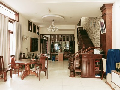Nhà diện tích khủng   nội thất gỗ   thuoc phường trường thọ, tp thủ đức. mặt tiền đường lớn cho 2