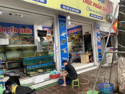 Nhà em cần sang nhượng cửa hàng hải sản số 42 kim giang mặt tiền đường chính, nguyên căn 04 tầng 1