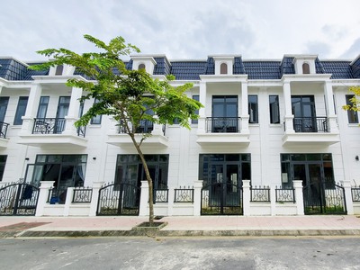 Nhà mặt tiền đường 30m , 1 trệt 1 lầu, giá 2 tỷ 525 triệu   giá 100 , ngay đường DT 747B 0