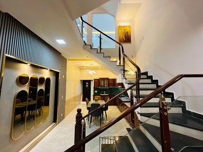 Bán nhà diện tích 52m 4 tầng, ngõ 5m ô.tô đỗ cửa 24h, giá 2.95 tỉ phố thư trung - đằng lâm 2