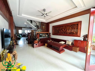 Giảm giá cực sâu , bán gấp căn nhà 3 tầng 1 tum đã hoàn thiện nội thất siêu đẹp.  mô tả vị 1