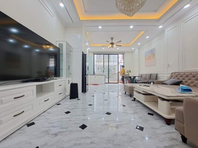Cho thuê nhà  trung hòa, cg. 62m2. 5 ngủ 5 điều hòa. phòng cực rộng. sàn gỗ. 16tr/tháng 2