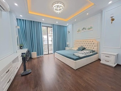 Cho thuê nhà  trung hòa, cg. 62m2. 5 ngủ 5 điều hòa. phòng cực rộng. sàn gỗ. 16tr/tháng 3