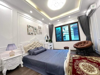 Cho thuê nhà  hồ tùng mậu đẹp bấn loạn. 45m2. 4 ngủ sàn gỗ sang trọng. full đồ. rẻ 15 tr 0