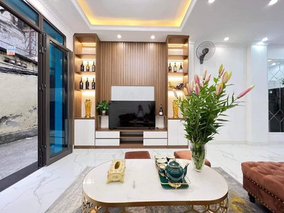 Cho thuê nhà  hồ tùng mậu đẹp bấn loạn. 45m2. 4 ngủ sàn gỗ sang trọng. full đồ. rẻ 15 tr 2