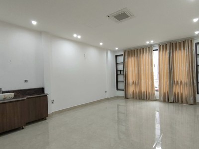 85m mặt tiền 9m giá 6.2 tỷ phố đội cấn. lô góc 3 thoáng giá ngộp thở. chính chủ cần bán gấp 1