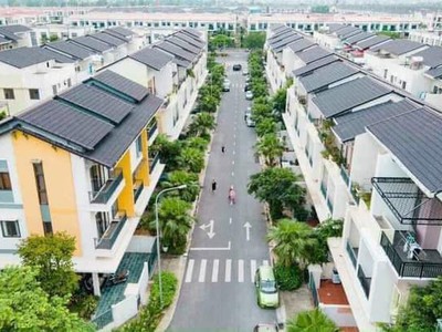 Thuê nhà đầy đủ nội thất 12 triệu/ tháng tại Centa Vsip tp Từ Sơn 2