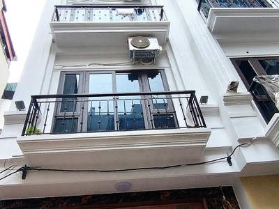 Bán nhà ngay cuối đường bà triệu  gần chợ  hà đông 37m2  5tầng . giá 4.1 tỷ.ô tô tránh cách nhà 0