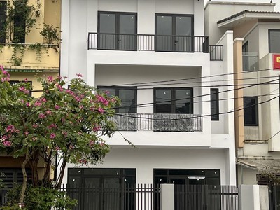 Cho thuê nhà 3 tầng mới xây xong mặt đường 30m, đường phú yên - nghi phú 0
