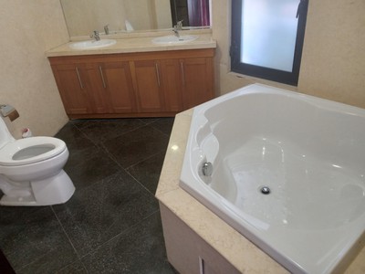 Chung cư royal city, tx 136m2 tầng cao, 3 ngủ 2vs, sđcc . 3