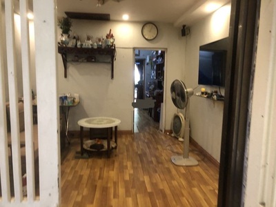 Chung cư tập thể nghĩa tân, cg 90m2, 2 ngủ 1 vs, hướng đông, sđcc . 1