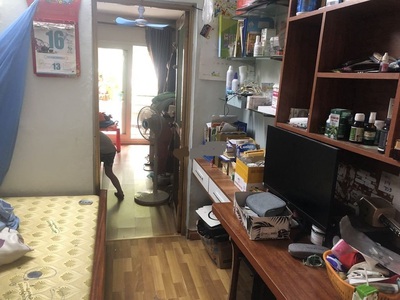 Chung cư tập thể nghĩa tân, cg 90m2, 2 ngủ 1 vs, hướng đông, sđcc . 2