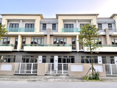 Bán gấp nhà 3 tầng 120m2 trục đường 26m giá tốt nhất TP Từ Sơn Bắc Ninh 1