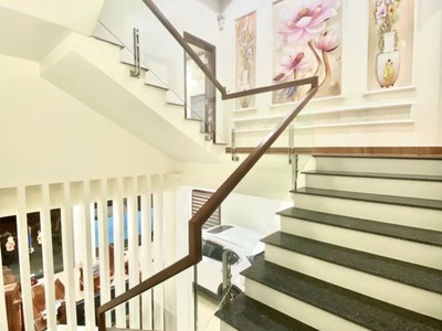 Bán nhà 3 tầng KĐT Vạn Phúc, ph Thanh Bình, TP HD, 91m2, mt 7m, 4 ngủ khép kín, nhà cực đẹp, 6.35 tỷ 8