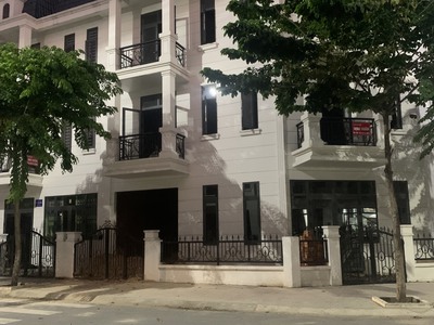 Chính chủ bán nhà liền kề ngay mặt tiền đường Tân Phước Khánh 32, đầy đủ tiện nghi, sổ hồng chính ch 1