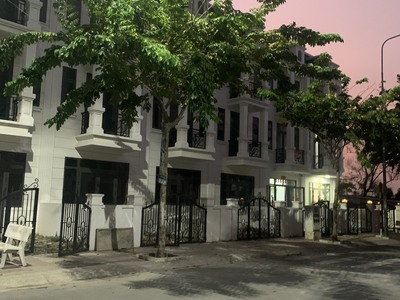 Chính chủ bán nhà liền kề ngay mặt tiền đường Tân Phước Khánh 32, đầy đủ tiện nghi, sổ hồng chính ch 2