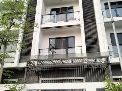 Bán nhà cách mặt phố tân mai 10m dt 92m2x5t ô tô tránh,nội thất vip 0