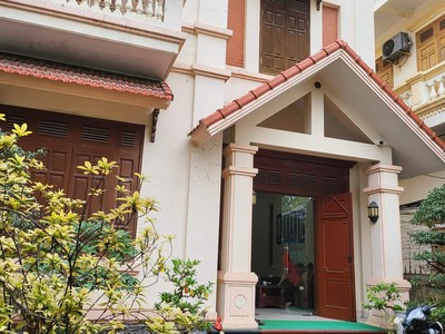 Cho thuê biệt thự văn cao 150 m 3 tầng 0