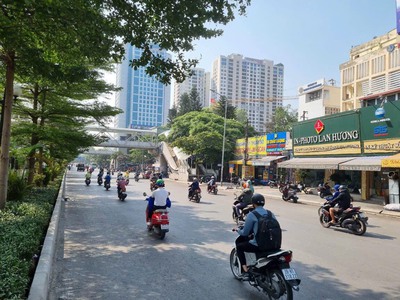 Bán gấp mp cầu giấy 45 m2, 3 tầng, mặt tiền 5.2 m. gias bans 14 tỷ 4