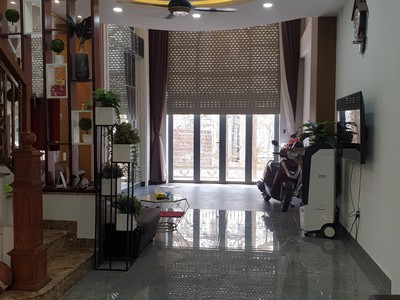Chính chủ bán nhà mặt phố siêu đẹp  quận 2- 90m-5tầng, tặng nội thất xịn đẹp, nhỉnh 10tỷ 2