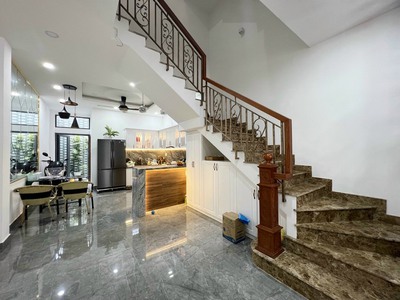Chính chủ bán nhà mặt phố siêu đẹp  quận 2- 90m-5tầng, tặng nội thất xịn đẹp, nhỉnh 10tỷ 1