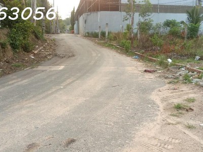 Gia đình cần ra lô đất khu 9 phú hoà bd đường nhựa phía trước 5,6m 0