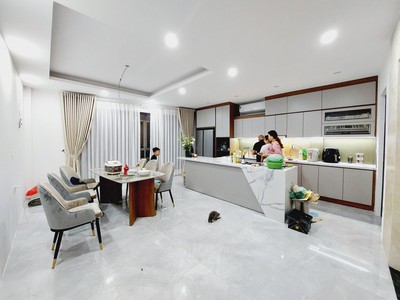 Bán nhà Quận Thanh xuân 5 TẦNG thông sàn 30m2 ngõ ô tô tránh KD có vỉa hè. Chỉ 8 tỷ hơn 1