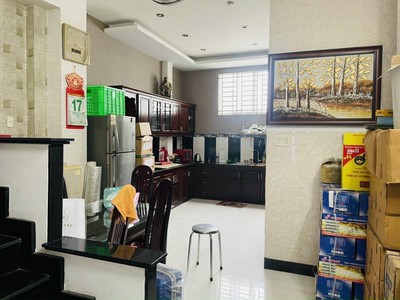 Mặt tiền quận 5, 4 tầng, đường 12m, có vỉa hè, thu nhập 60 triệu/tháng. giá 15 tỷ 2