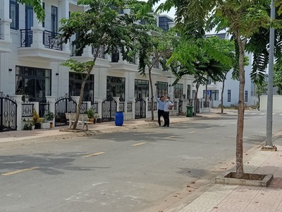 Chính chủ bán nhà liền kề ngay mặt tiền đường Tân Phước Khánh 32, đầy đủ tiện nghi, sổ hồng chính ch 2