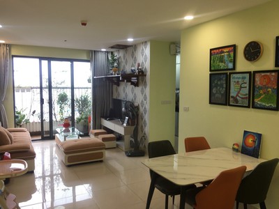 Căn góc 2 phòng ngủ 2 ban công tầng cao 87m2 tòa Xuân Mai Riverside 2