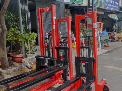 Xe nâng tay cao mới tải 2 tấn nâng cao 1m6 0