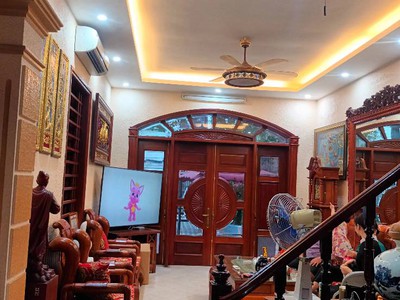 Bán nhà ngọc thụy 110tr/m xây kiểu biệt thự sân vườn có gara ô tô . 0