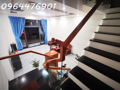 Cực sốc   nhà 2 tầng mới đẹp, dt 100m2, mặt tiền đường 7m5, ôtô ngủ trong nhà, chỉ hơn 2tỷ 3