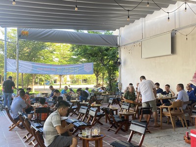 Chính chủ cần cho thuê mặt bằng phía trước bán cafe 4